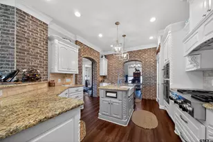 23151 Champion Dr, Lindale, TX 75771 - Photo 11