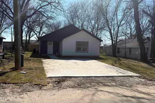 206 Landers St, Mineola, TX 75773 - Photo 1