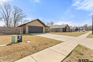 17110 Crossing Cir, Lindale, TX 75771 - Photo 3