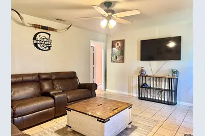 402 Milligan Dr, Pittsburg, TX 75686 - Photo 3