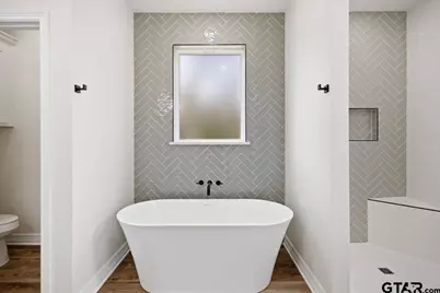 19395 Ridge Point Cir, Lindale, TX 75771 - Photo 17