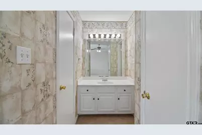 5401 Hollytree Dr #602, Tyler, TX 75703 - Photo 13