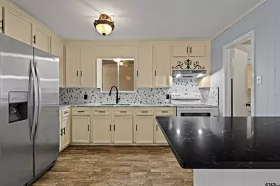 1105 W Garfield, Longview, TX 75602 - Photo 21