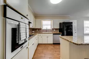 128 Clearview Dr, Palestine, TX 75803 - Photo 11