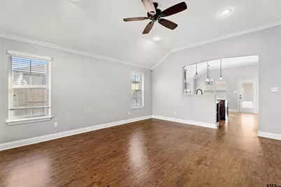 806 James Ct, Chandler, TX 75758 - Photo 3