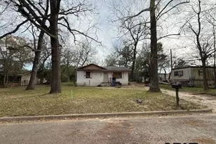 1108 W Noble St, Troup, TX 75789 - Photo 1