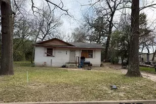 1108 W Noble St, Troup, TX 75789 - Photo 3