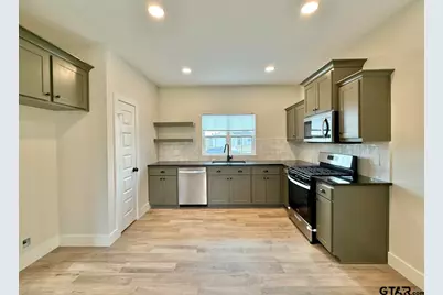 17422 Crossing Circle, Lindale, TX 75771 - Photo 5