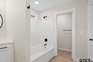 16414 Crossing Cir, Lindale, TX 75771 - Photo 11