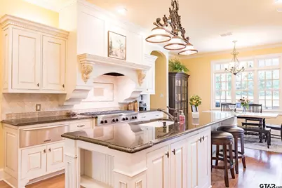 902 E South Street, Lindale, TX 75771 - Photo 9