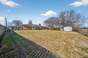 608 Craig Dr, Palestine, TX 75803 - Photo 3