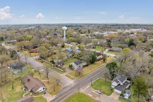 506 E Bryant St, Troup, TX 75789 - Photo 19