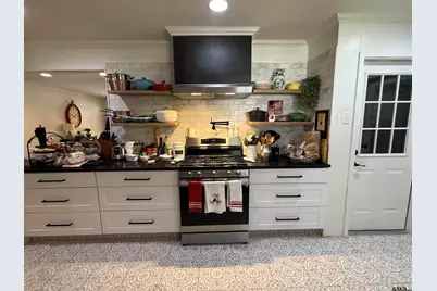 608 Pine Street, Henderson, TX 75654 - Photo 9