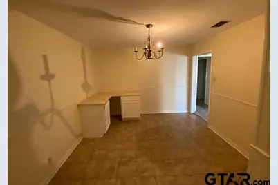 5700 Foxcroft, Tyler, TX 75703 - Photo 3