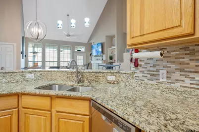 319 Rosebrook Circle, Whitehouse, TX 75791 - Photo 7