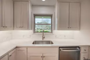 515 Range Rd, Palestine, TX 75801 - Photo 17