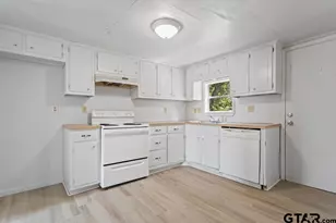 210 Cooper, Lindale, TX 75771 - Photo 11