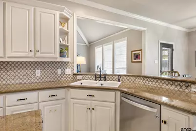 1413 Holly Creek Dr, Tyler, TX 75703 - Photo 13