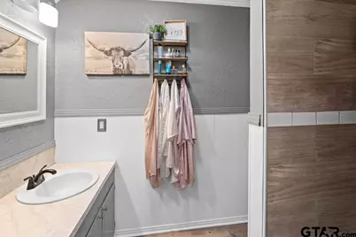 725 W Blair St, Mineola, TX 75773 - Photo 15