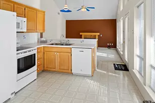 159 Cherrywood Ln, Holly Lake Ranch, TX 75765 - Photo 9