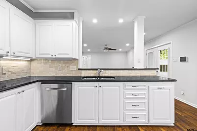 7 Lindsey Lane, Longview, TX 75601 - Photo 15