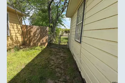 2318 Plume Drive, Tyler, TX 75703 - Photo 11