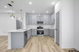 228 S Fenton Ave, Tyler, TX 75702 - Photo 15