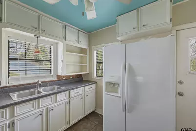 713 Highland Dr, Palestine, TX 75801 - Photo 9