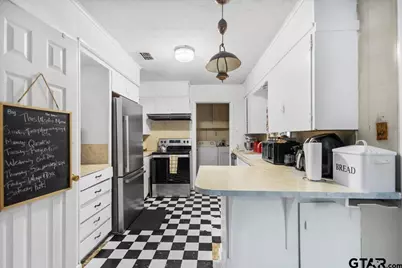 3211 Shady Trail Dr, Tyler, TX 75702 - Photo 11