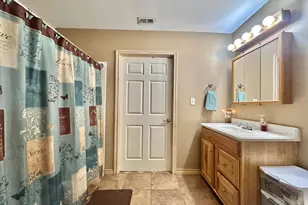 615 Carlisle Dr, Kilgore, TX 75662 - Photo 41