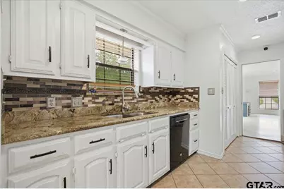303 Linda Ln, Lindale, TX 75771 - Photo 11