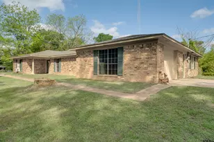 2015 Court Dr, Palestine, TX 75803 - Photo 3