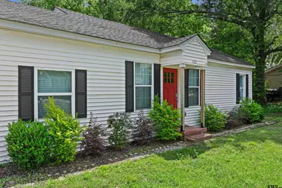 1021 N Montgomery St, Gilmer, TX 75644 - Photo 5