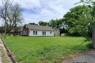 803 Kelly St, Jacksonville, TX 75766 - Photo 3