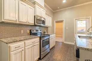 2806 Valley View St, Tyler, TX 75701 - Photo 7