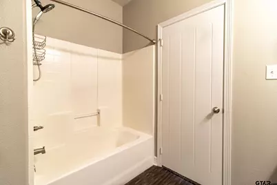 2806 Valley View St, Tyler, TX 75701 - Photo 13