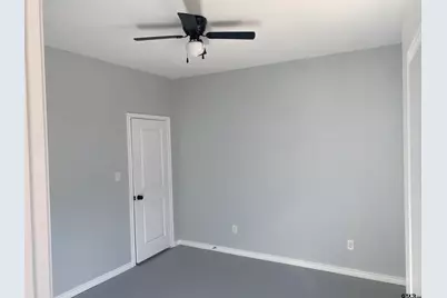 19213 Hillside Dr, Tyler, TX 75703 - Photo 9