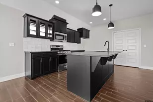 16517 Crossing Cir, Lindale, TX 75771 - Photo 13