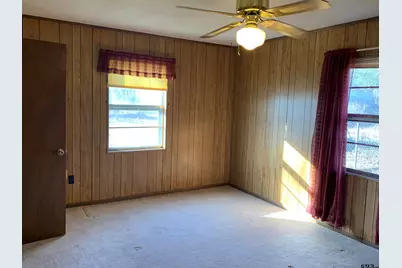 304 SW 6th St, Bogata, TX 75417 - Photo 19