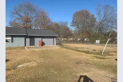 304 SW 6th St, Bogata, TX 75417 - Photo 3
