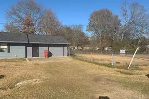 304 SW 6th St, Bogata, TX 75417 - Photo 3