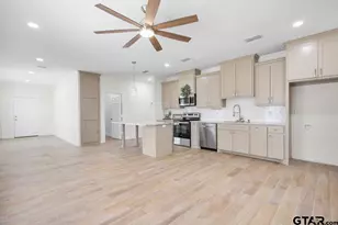 412 Crosby St, Lindale, TX 75771 - Photo 9