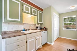 1322 E Hankerson St, Tyler, TX 75701 - Photo 9