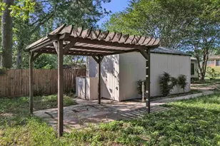 111 W Gay Ave, Gladewater, TX 75647 - Photo 35