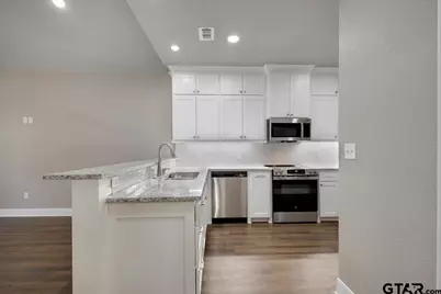 304 E Cottonwood, Overton, TX 75684 - Photo 5