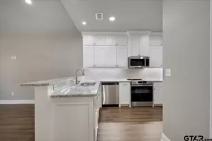 304 E Cottonwood, Overton, TX 75684 - Photo 5