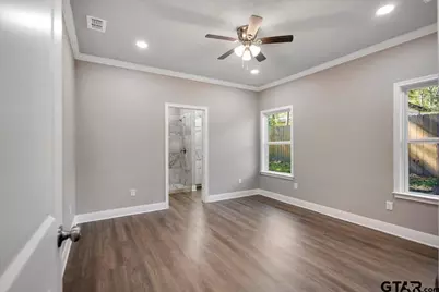 304 E Cottonwood, Overton, TX 75684 - Photo 9