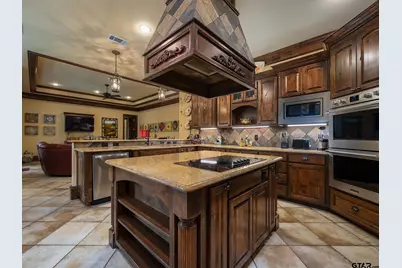 2025 Stonegate Valley Dr, Tyler, TX 75703 - Photo 9