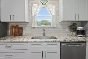2395 E Royal Dr, Chandler, TX 75758 - Photo 9