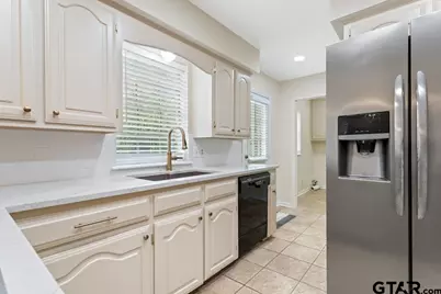 2110 Macbeth, Tyler, TX 75703 - Photo 15